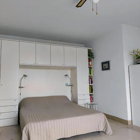 Διαμέρισμα Bright And Spacious Seaside